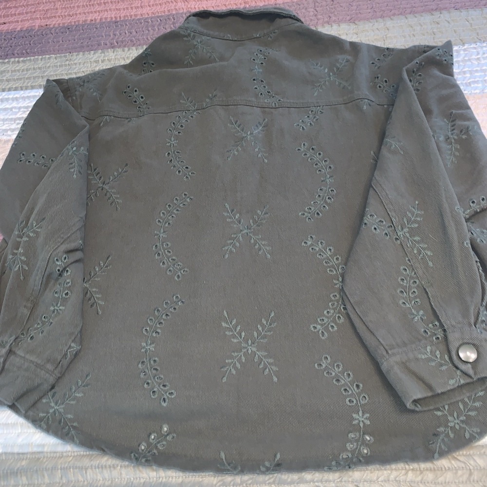 Solitaire green embroidered snap front denim shirt jacket eyelet size Large
